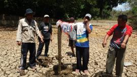 ULAR SANCA 3 METER DIDALAM PIPA AIR BERSIH